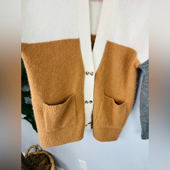 Madewell Allston Double-Button Cardigan Sweater in Colorblock - Picture 6 of 9